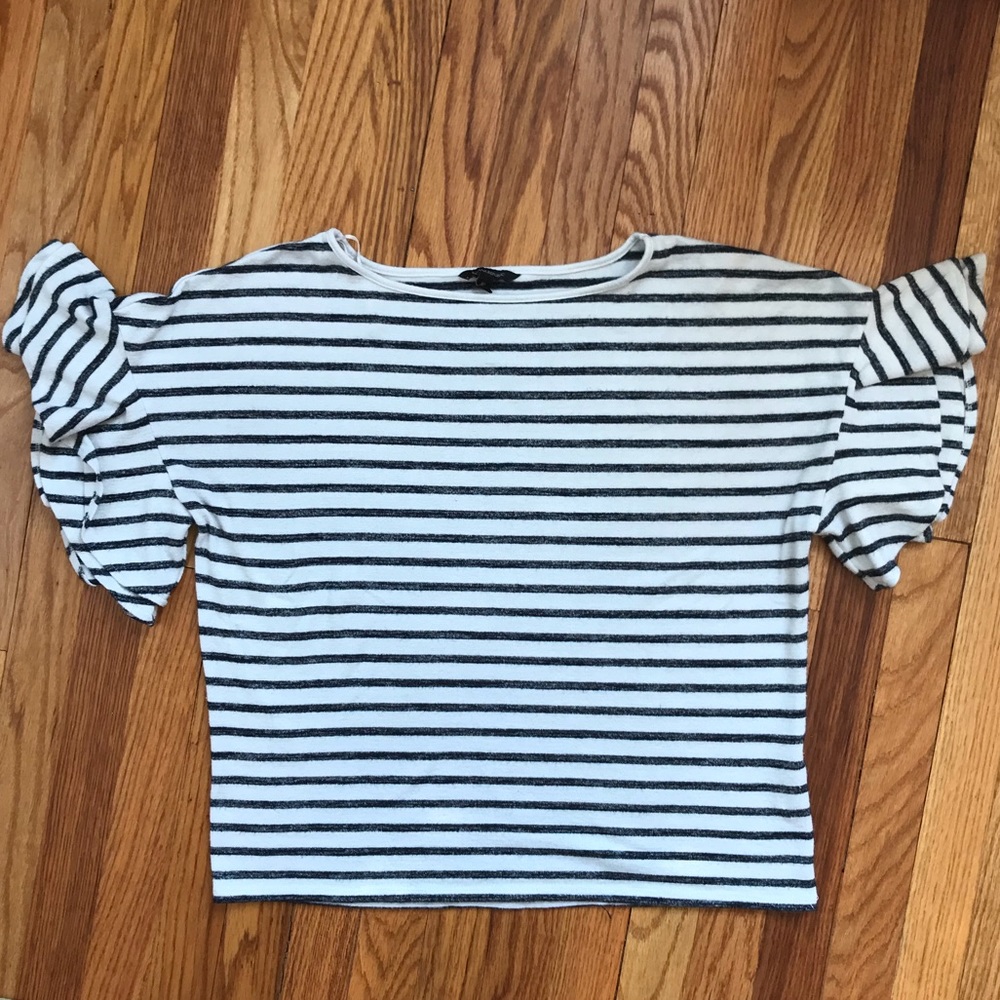 Banana Republic ruffle sleeve top